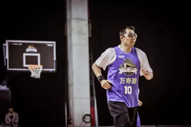 刻苦训练篮球时如何避免受伤的建议_1